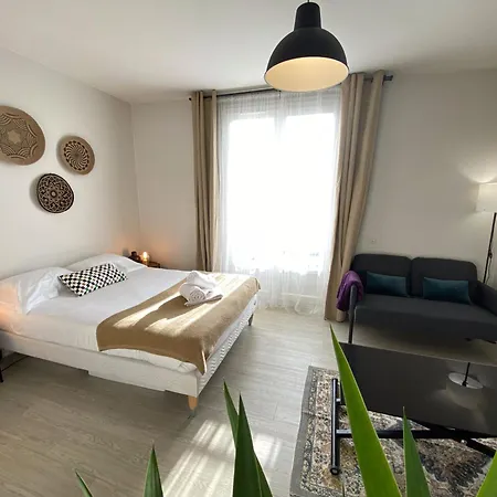 Grand Calme Avec Balcon & Parking Gratuit Апартаменты