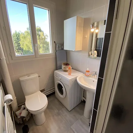 Grand Calme Avec Balcon & Parking Gratuit *