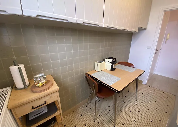 Grand Calme Avec Balcon & Parking Gratuit Апартаменты *