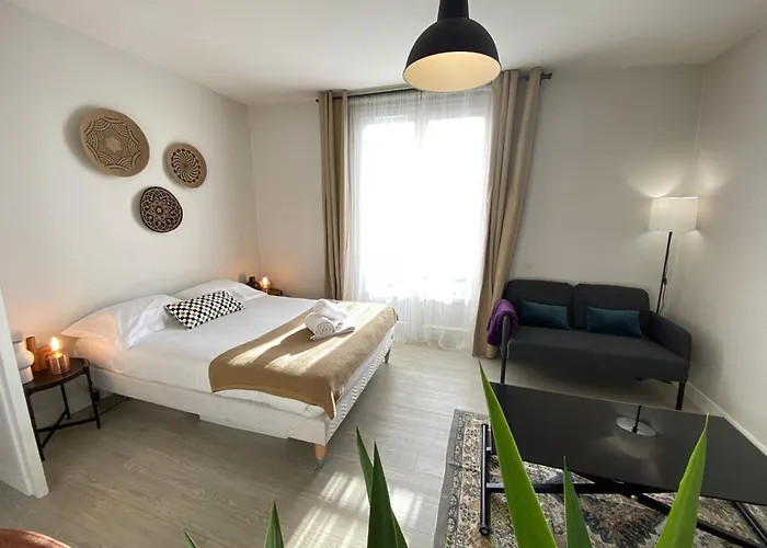 Grand Calme Avec Balcon & Parking Gratuit Апартаменты