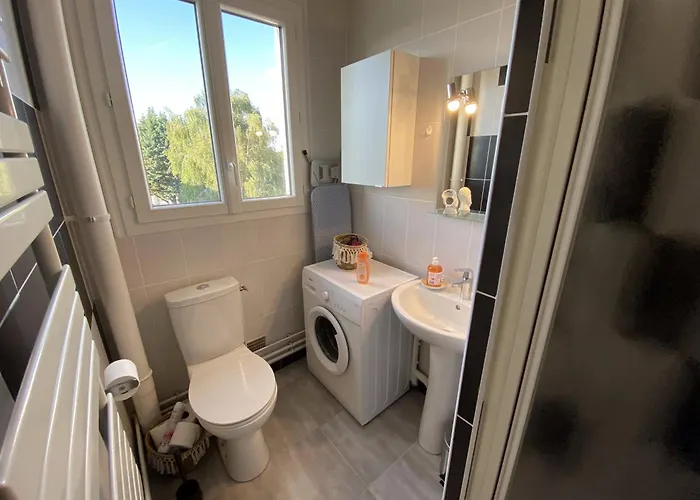 Grand Calme Avec Balcon & Parking Gratuit *